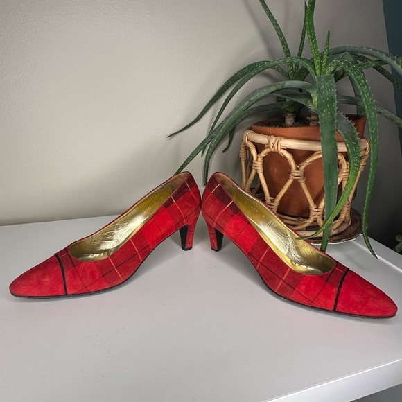 Vintage ESCADA Red Plaid Suede Kitten Heels Pumps 8 B Made in Italy Leather Sole - Picture 4 of 13